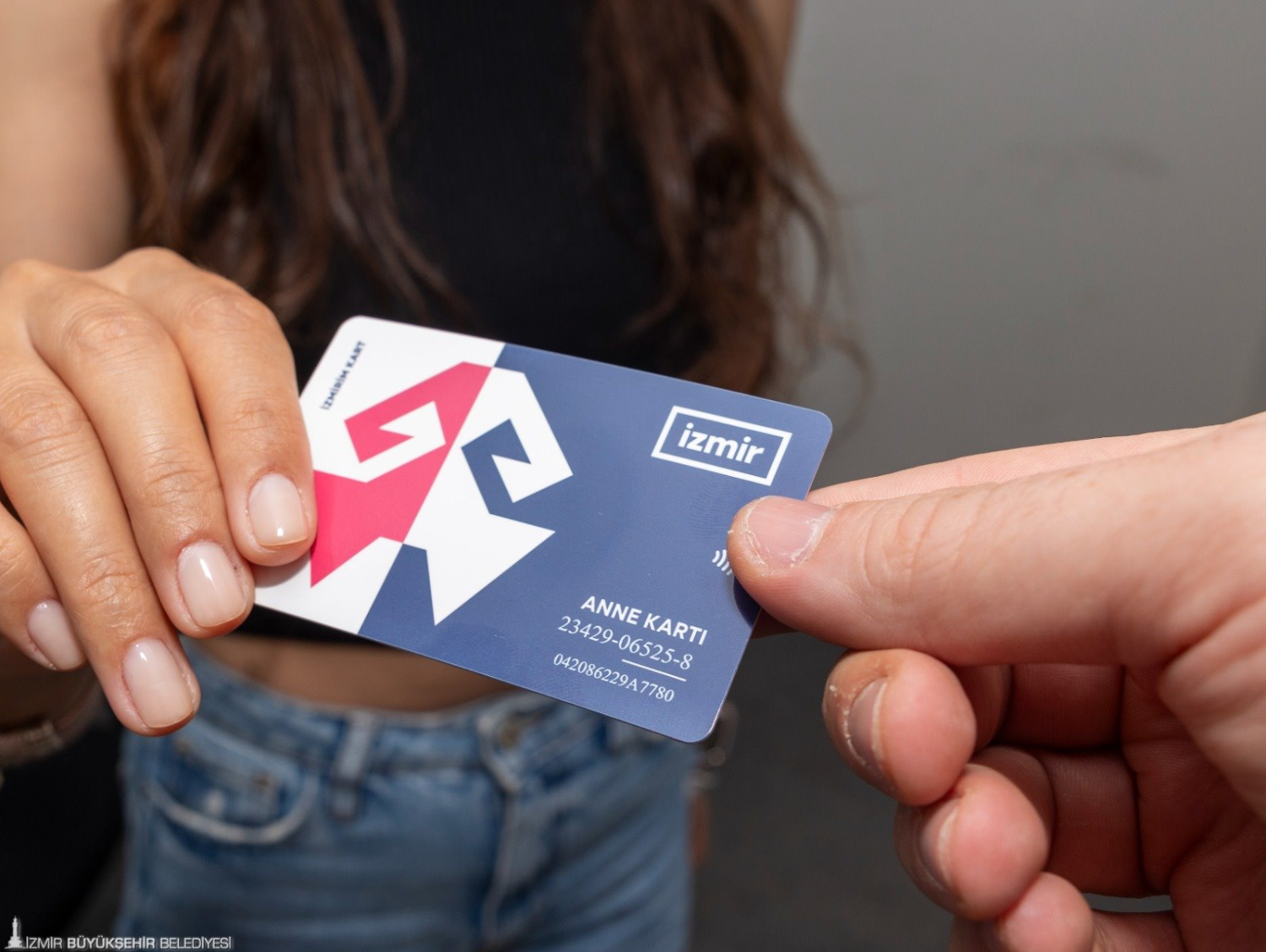 Anne Kart sayesinde çocuklarıyla sokağa çıkabiliyorlar